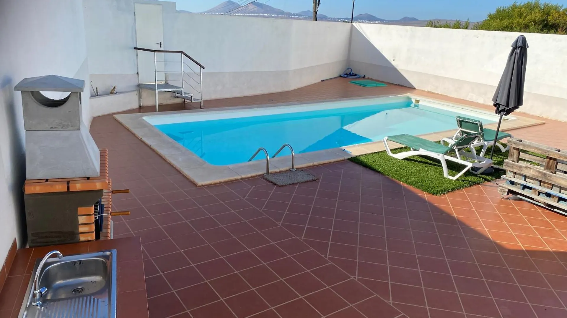 Oasis House Apartment Nazaret Spain